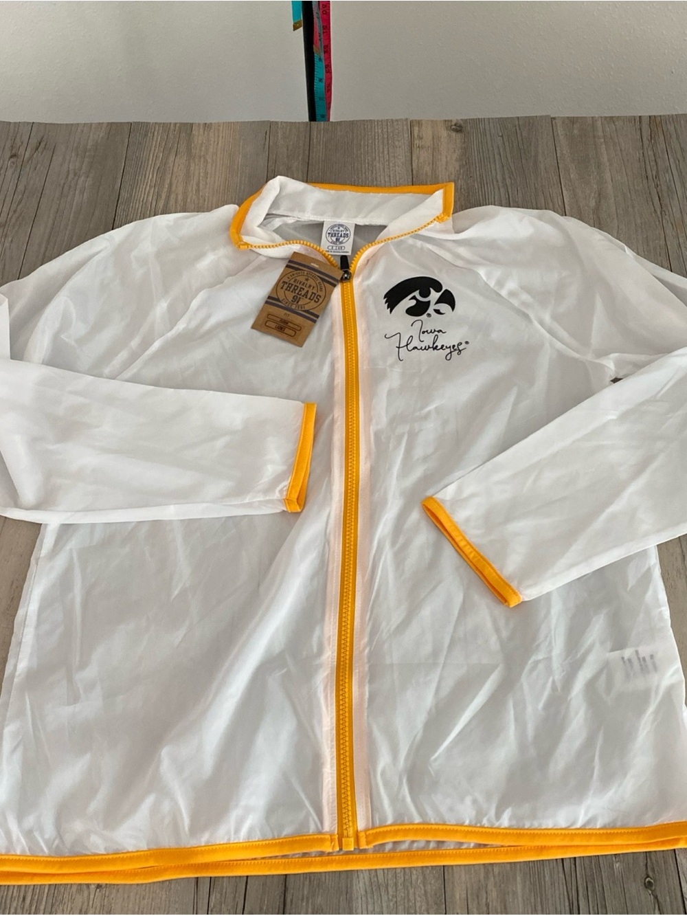 Iowa Hawkeyes Women’s Ultralight Full Zip Poncho Style Jacket Small 4/6 NWT